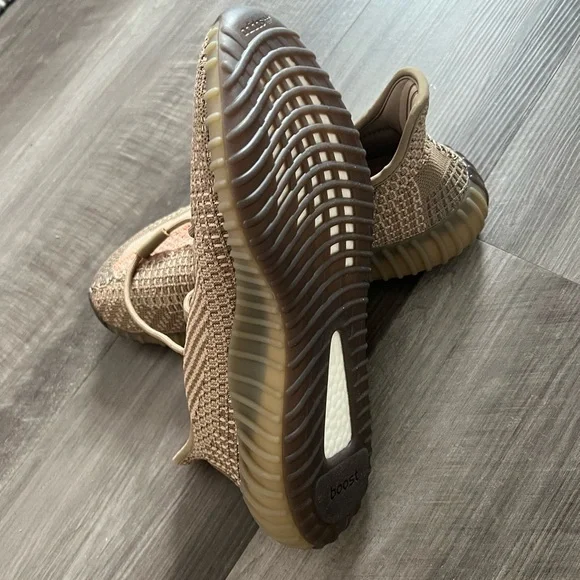 Women’s adidas Yeezy Boost - Picture 3 of 7
